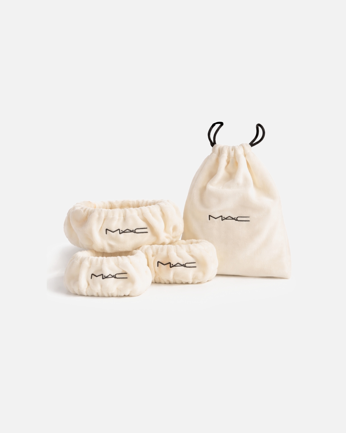 SOLO ONLINE Fascetta e polsini skincare in omaggio all'acquisto di 49€ di prodotti MAC. Esclusi i prodotti Douglas Partner.