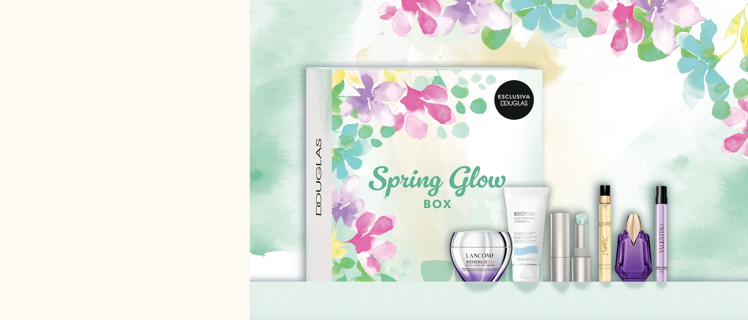 La confezione regalo Spring Glow di Douglas con fiori color pastello include Lancôme Rénergie H.P.N. UVMUNE Cream, Biotherm Lait Corporel, rossetto e profumi YSL Libre e Valentino Born in Roma.