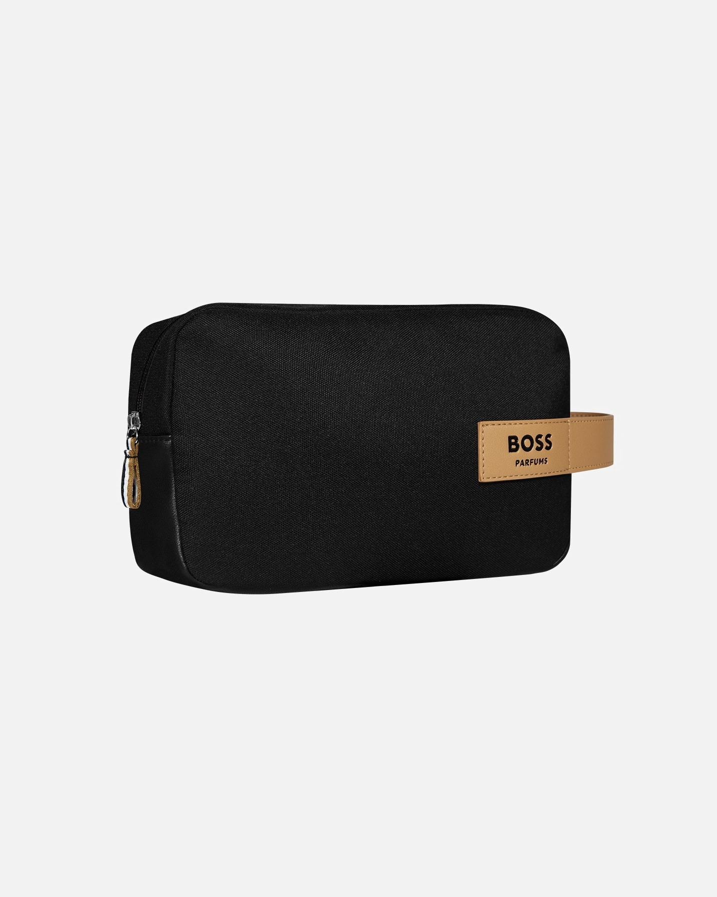 ESCLUSIVA ONLINE DOUGLAS Pouch firmata BOSS Parfums IN OMAGGIO acquistando una fragranza BOSS Bottled Beyond. Esclusi i prodotti Douglas Partner.