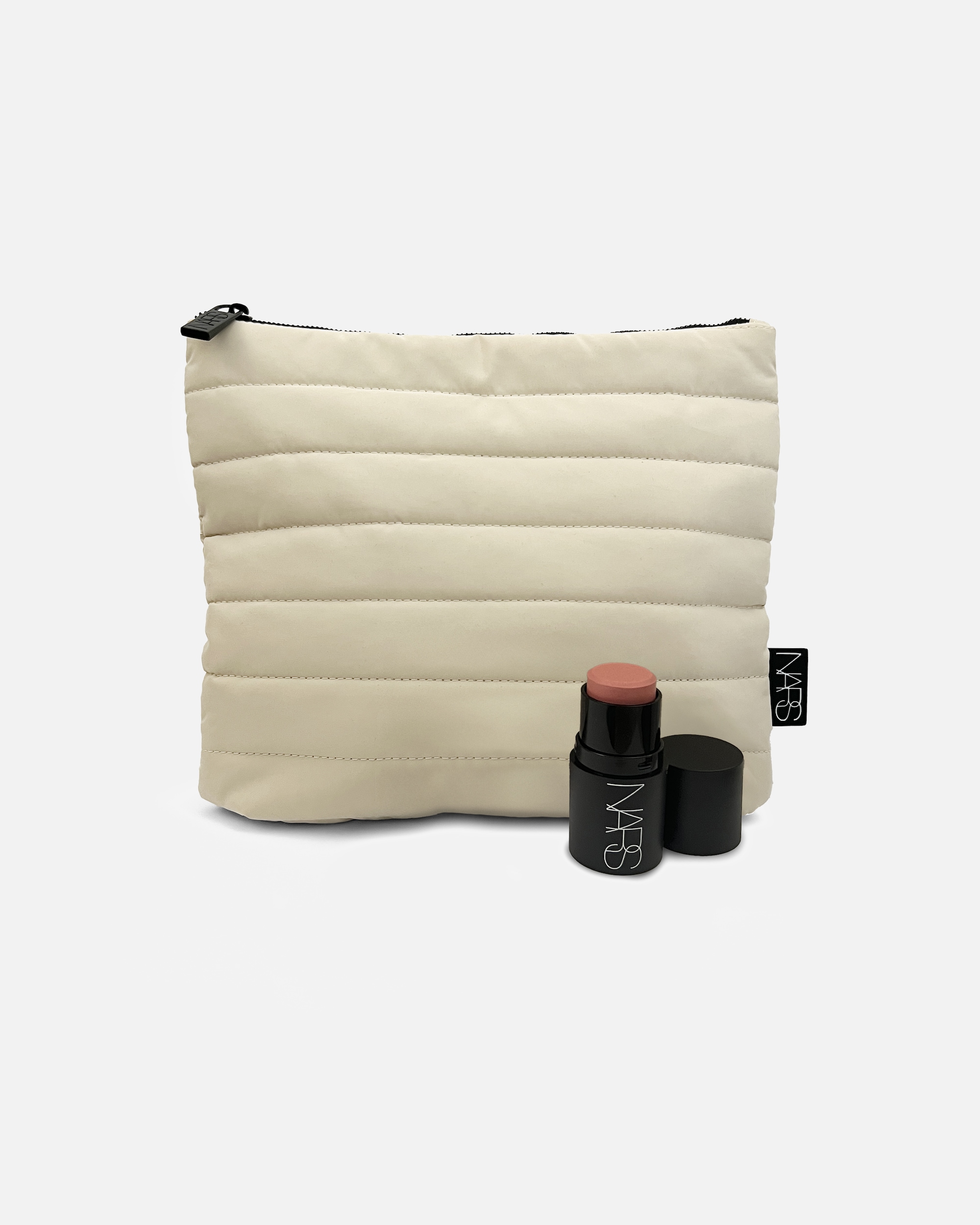 Pouch e minisize in omaggio all'acquisto di 69€ di prodotti Nars. Esclusi i prodotti Douglas Partner.
