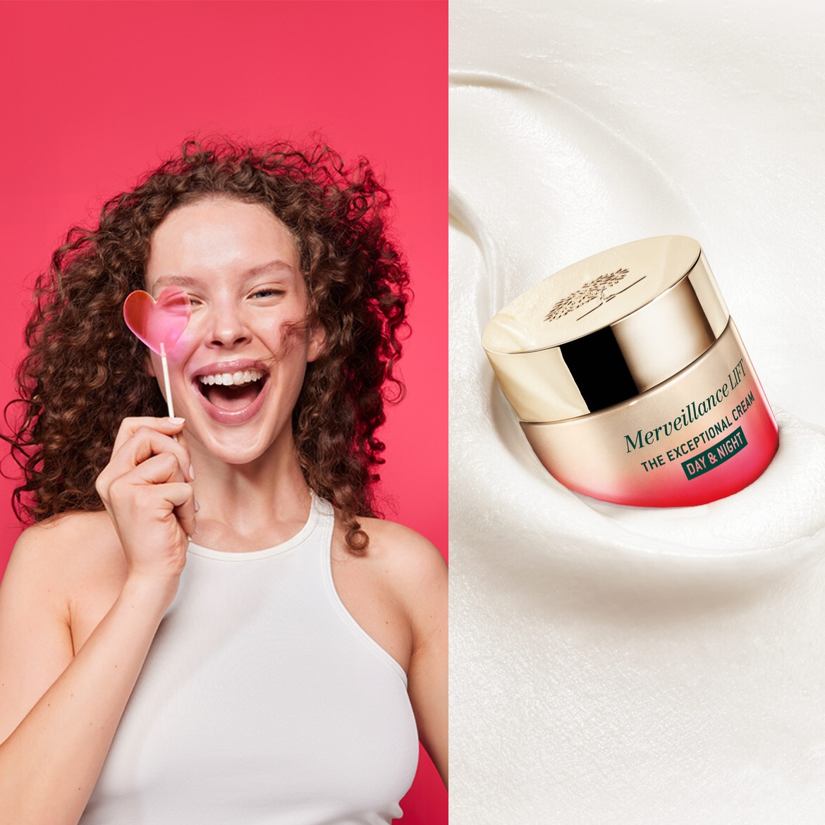 Una donna sorridente con i capelli ricci tiene in mano un cuore rosa di plastica, accanto a un barattolo di crema color oro e rosso "Merveillance Lift" su una superficie bianca.