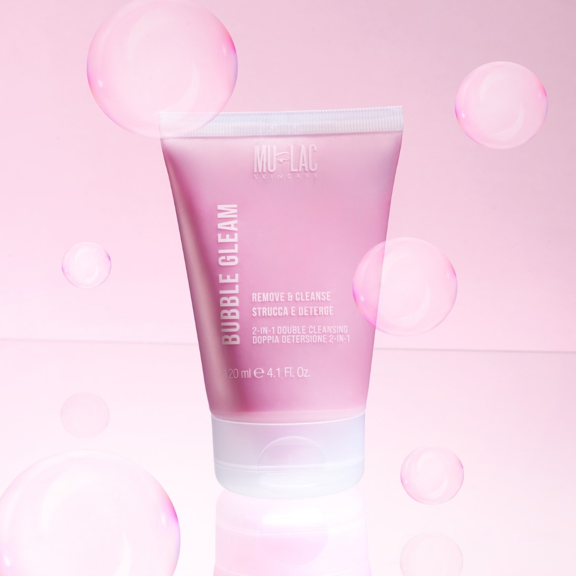 Ecco il detergente delicato Bubble Gleam di MU-LAC Skincare, un 2 in 1 che rimuove il trucco e deterge la pelle, in una confezione rosa da 120ml.