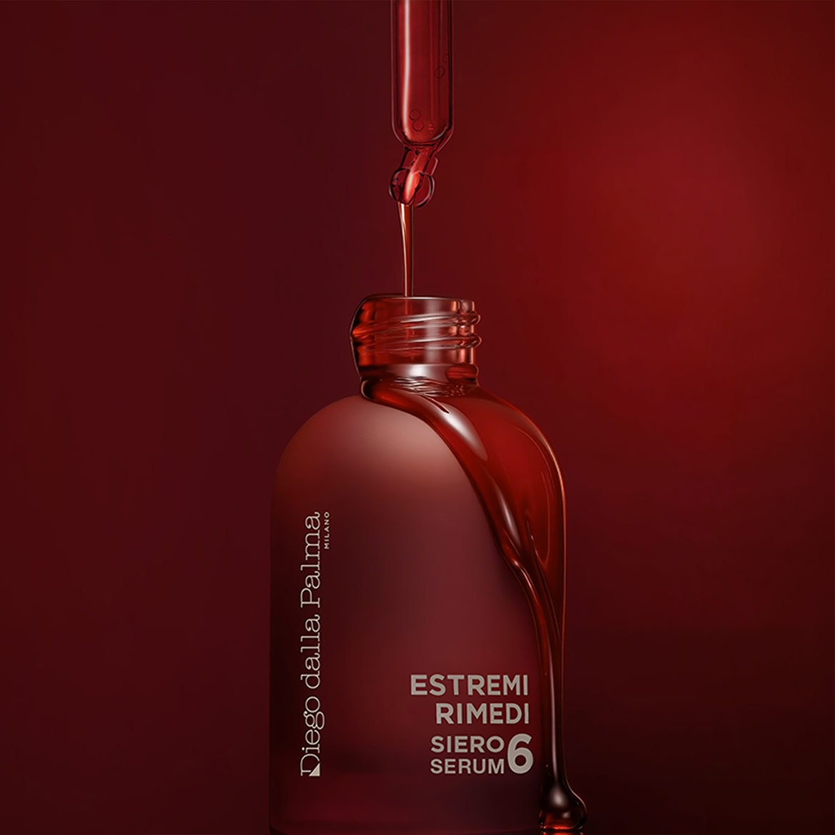 Siero 6 Estremi Rimedi di Diego dalla Palma Milano: un elisir di bellezza in flacone rosso intenso, arricchito da un contagocce che ne esalta la preziosità.