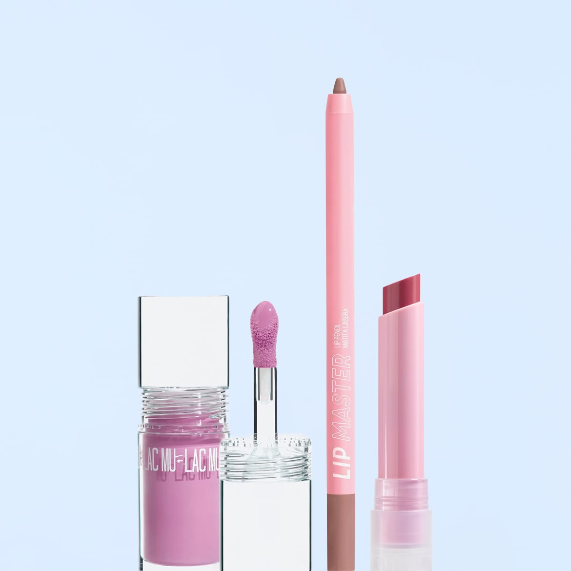 Ecco un set labbra con lucidalabbra lilla in un flacone trasparente, una matita labbra rosa e un rossetto rosa, perfetti per un look impeccabile.