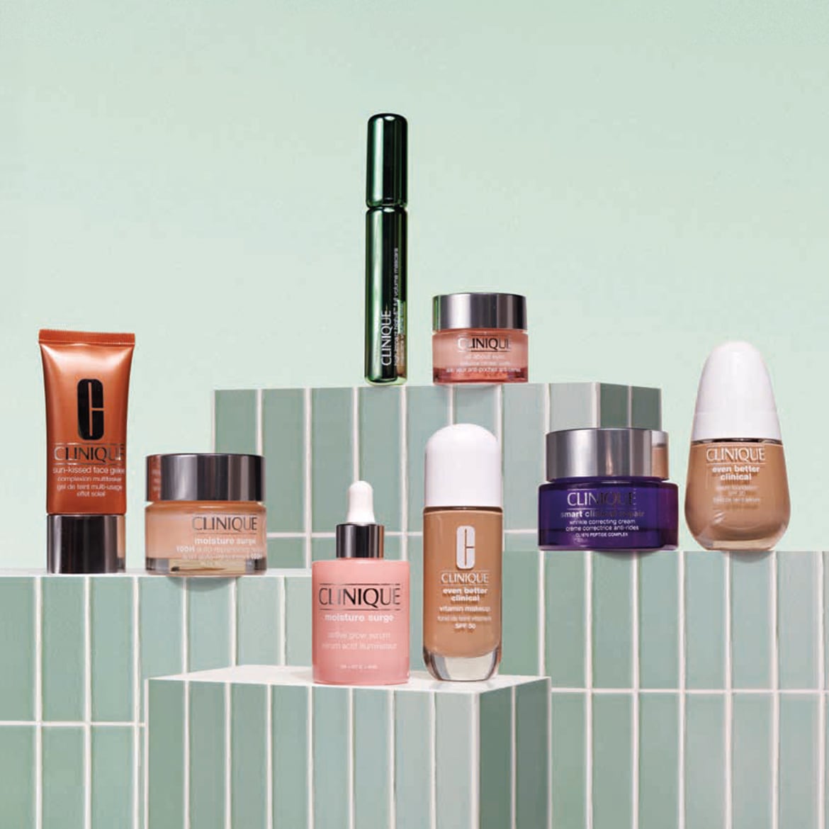 Scopri la gamma di prodotti Clinique: dal mascara volumizzante al gel viso abbronzante, passando per creme idratanti e sieri illuminanti, per una pelle sempre al top.