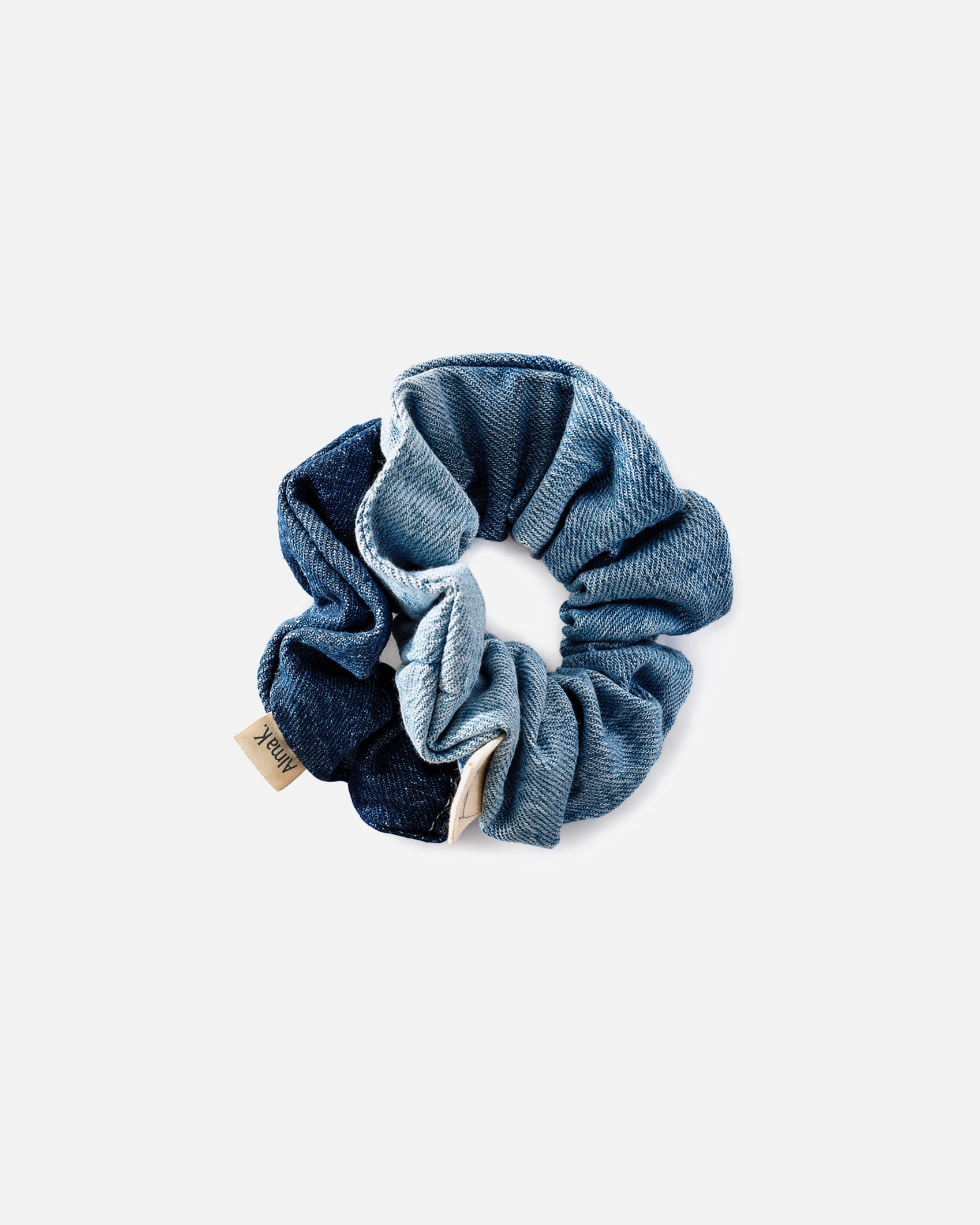 ESCLUSIVA DOUGLAS Scrunchies in omaggio all'acquisto di 39,90€ di prodotti AlmaK. Esclusi i prodotti Douglas Partner.