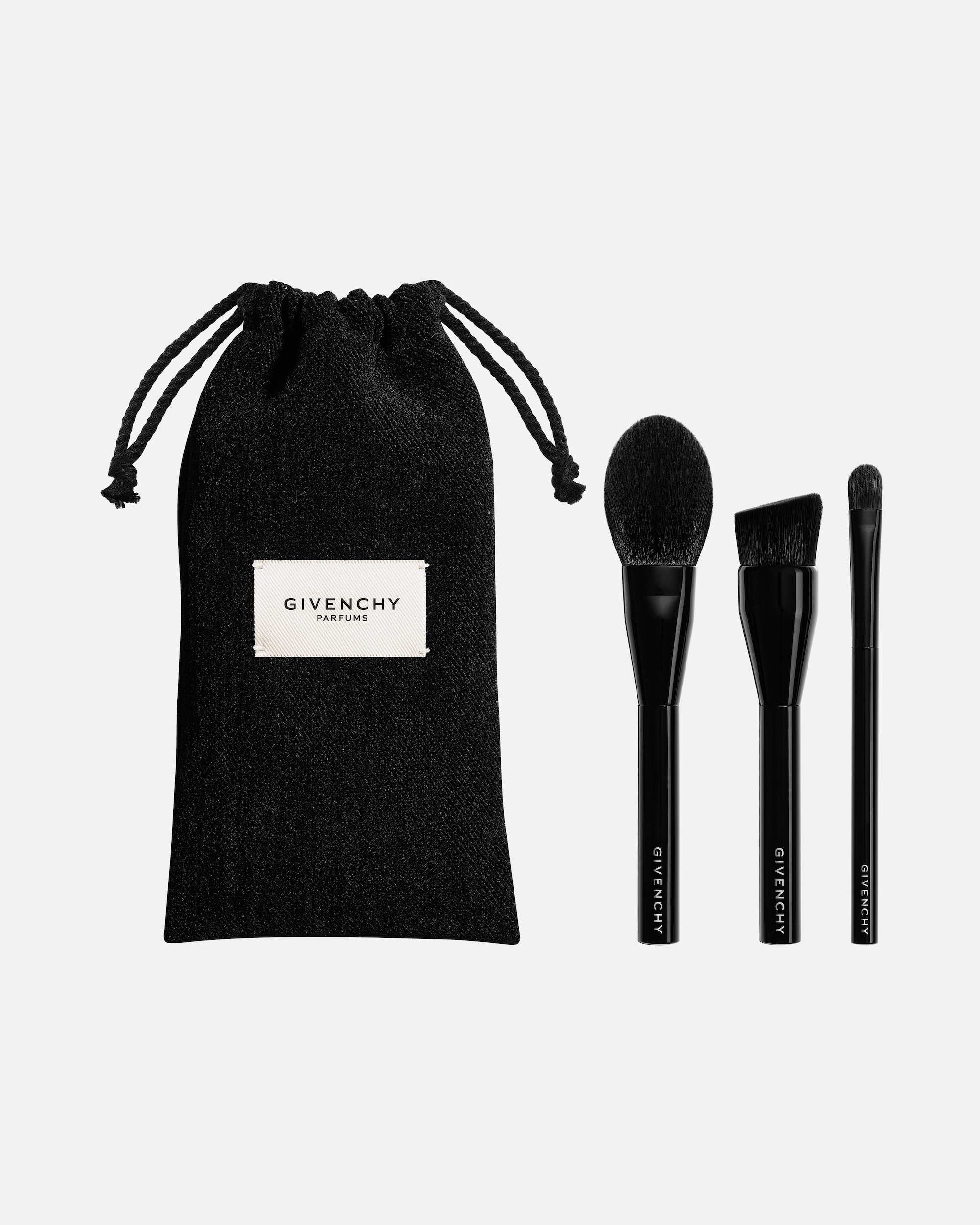 Brush set in omaggio all'acquisto di almeno 59€ di prodotti make-up Givenchy. Esclusi i prodotti Douglas Partner.