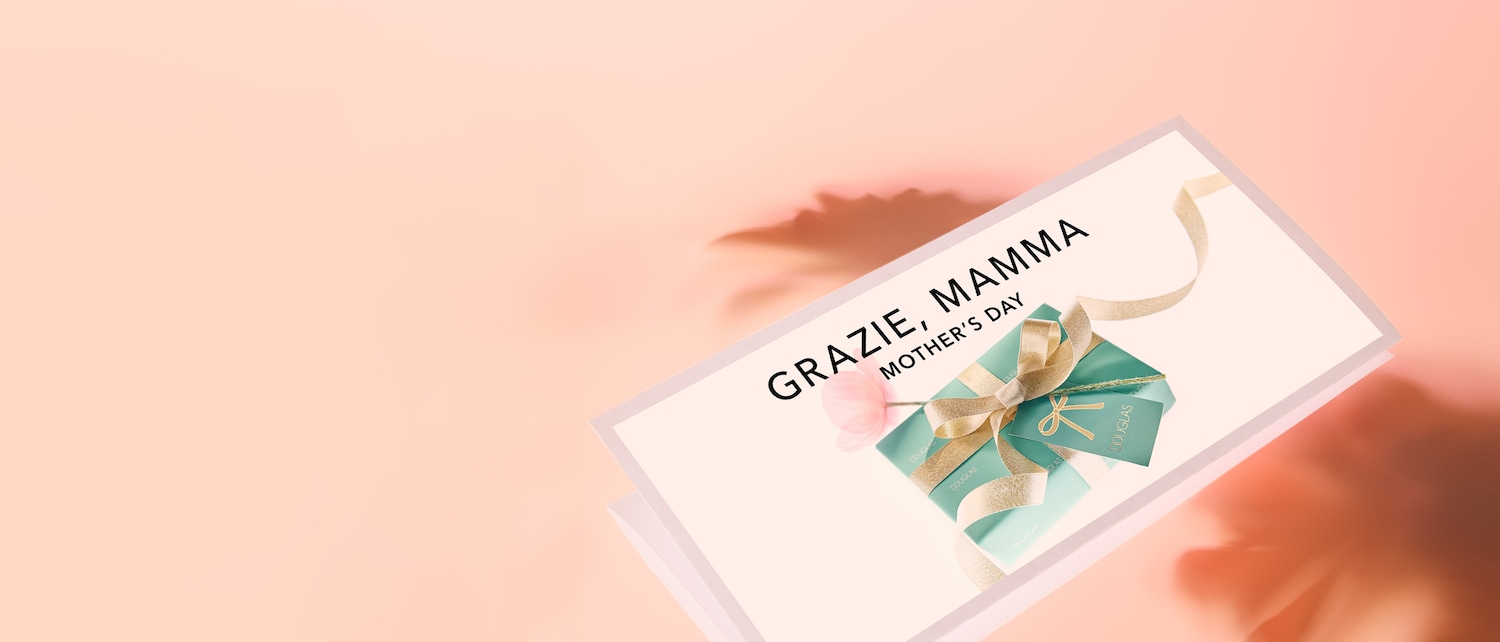 Mostra un biglietto di auguri per la festa della mamma con la scritta 'Grazie, Mamma' e un regalo turchese con un nastro dorato.