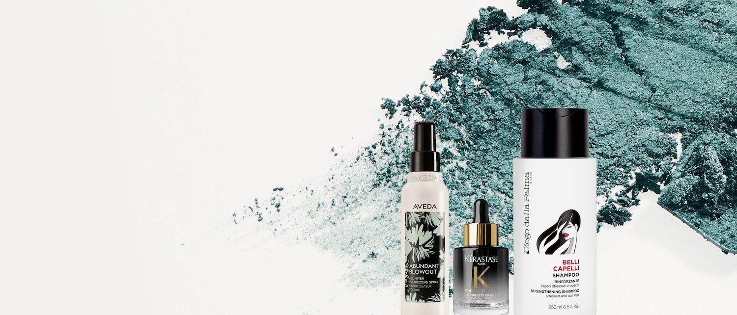 Aveda Abundant Blowout All-Over Volumizing Spray in un flacone bianco con motivo floreale nero e verde, ideale per dare volume ai capelli.