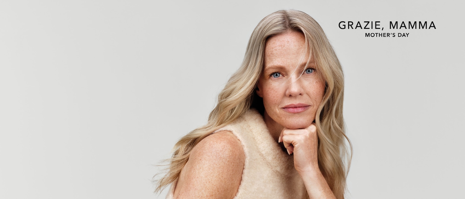 Celebra la Festa della Mamma con un pensiero speciale: una donna dai capelli biondi e gli occhi azzurri, simbolo di amore e dedizione.