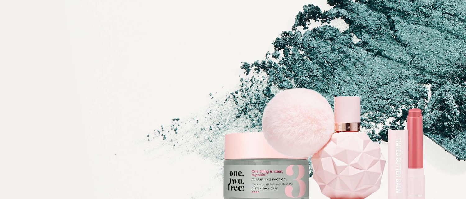 Un gel viso One.Two.Free! Clarifying Face Gel in un vasetto rosa e grigio, con la scritta "One thing is clear: my skin! moisturises & balances skin tone 3-step face care".