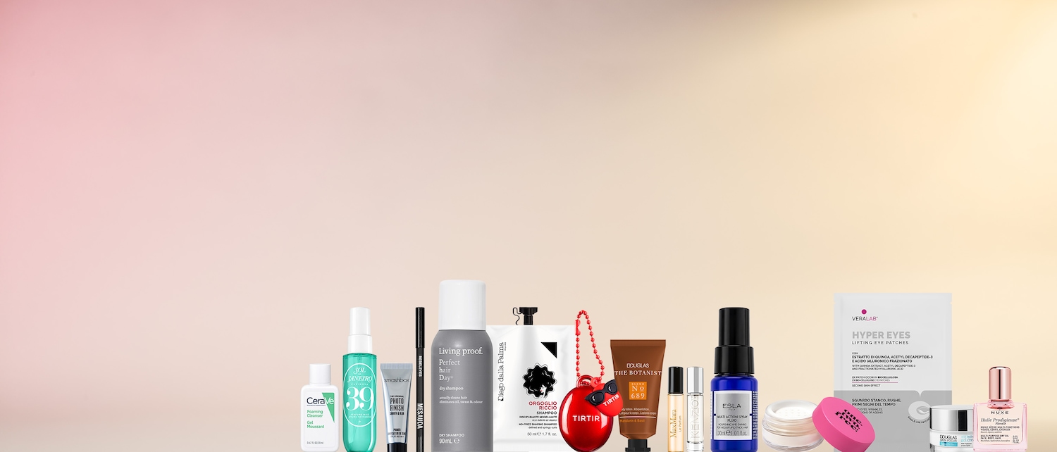 Una collezione di prodotti di bellezza e cura personale, tra cui un detergente schiumogeno CeraVe, uno spray per il corpo Sol de Janeiro Cheirosa '39, un primer Smashbox Photo Finish e una matita occhi Mesauda Rebel Eyes.
