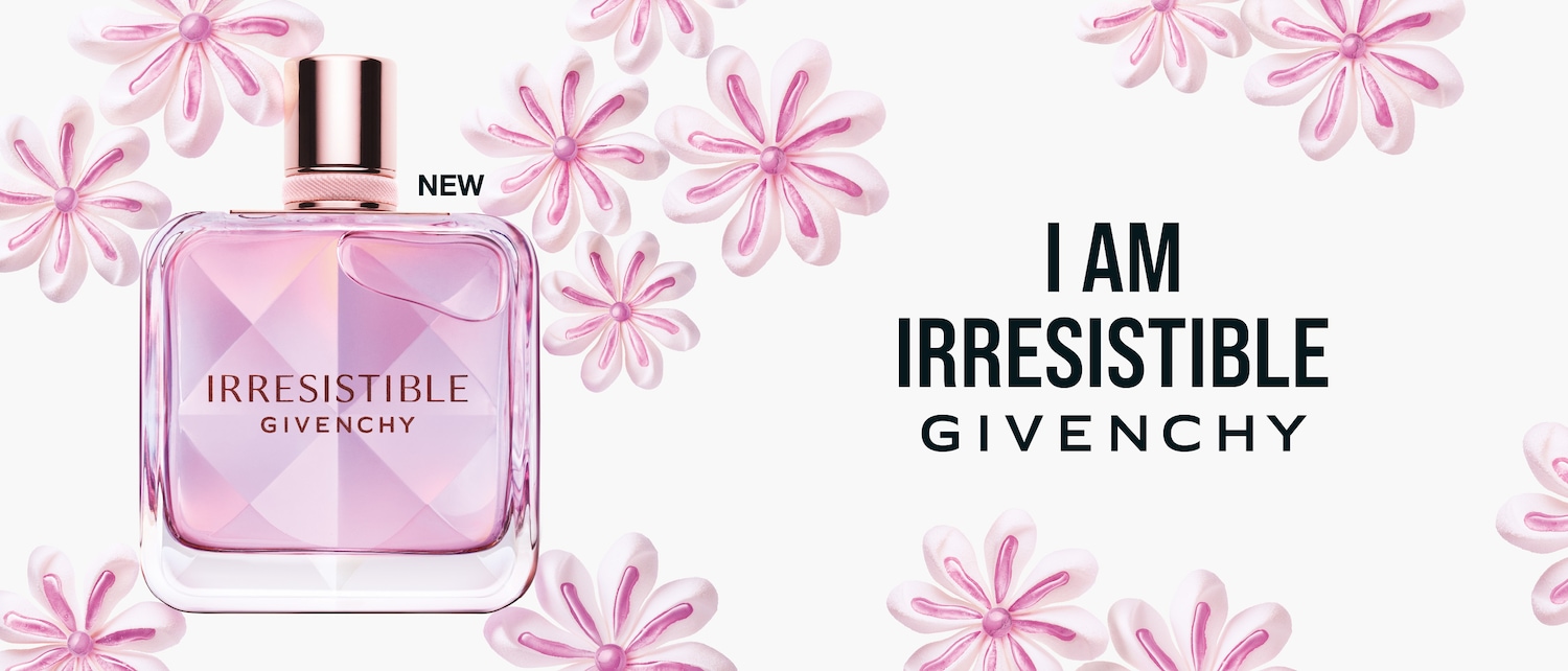 Nuovo profumo Givenchy irresistibile, confezione squadrata in vetro rosa con tappo dorato, circondato da fiori rosa.