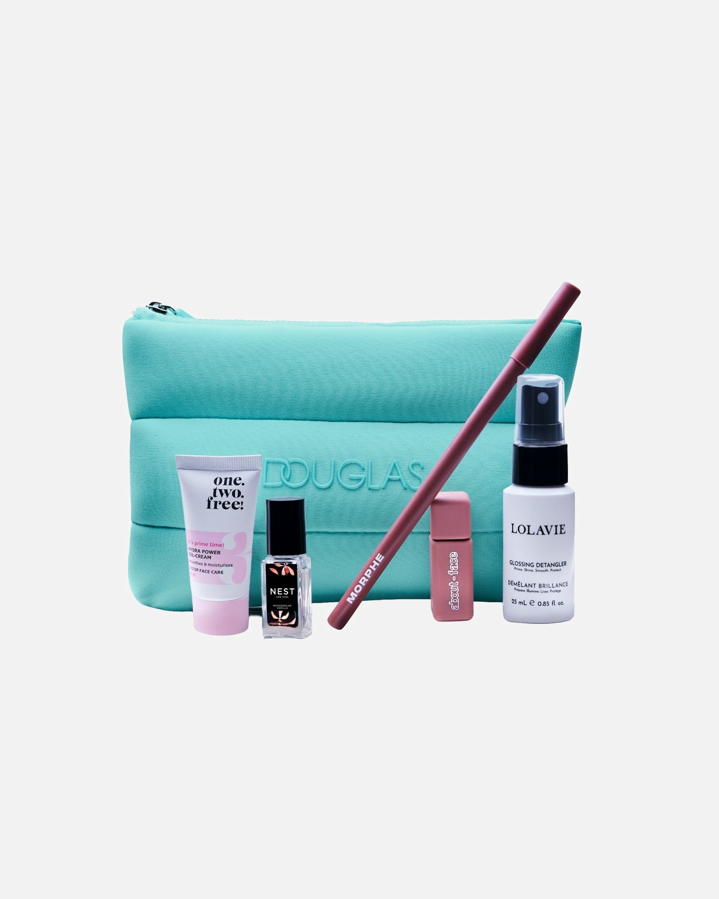 ESCLUSIVA DOUGLAS Pouch con 5 mini-size in OMAGGIO all'acquisto di 39€ in brand esclusivi Douglas. I prodotti Douglas Partner sono esclusi.