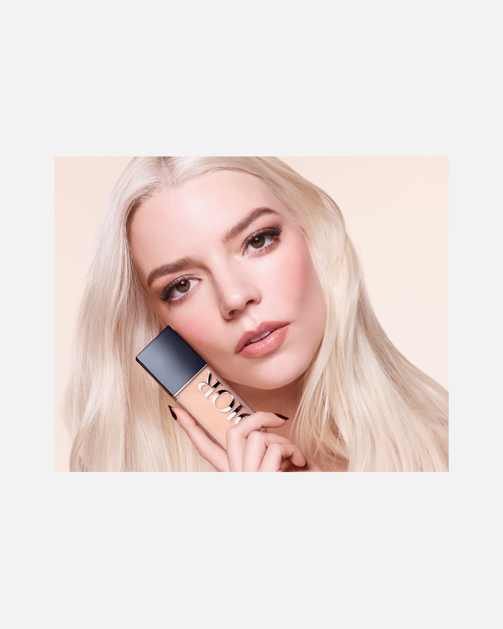 ESCLUSIVA ONLINE DOUGLAS VIP PASS DIOR - MAKE-UP SCHOOL PER 2 PERSONE in OMAGGIO all'acquisto di almeno 69€ in prodotti make-up Dior (cod: MAKEUP). I prodotti Douglas Partner sono esclusi.