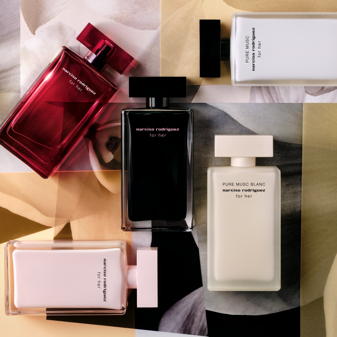 Scopri la collezione Narciso Rodriguez for her: flaconi di profumo in rosso rubino, nero intenso, bianco puro e rosa delicato, un'armonia di colori e fragranze.