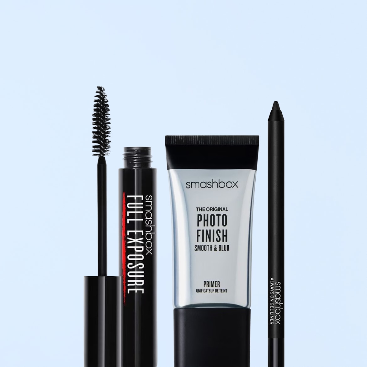 Il set Smashbox include un mascara nero Full Exposure, un primer viso Photo Finish Smooth & Blur e una matita occhi nera Always On Gel Liner, tutti essenziali per un look impeccabile.