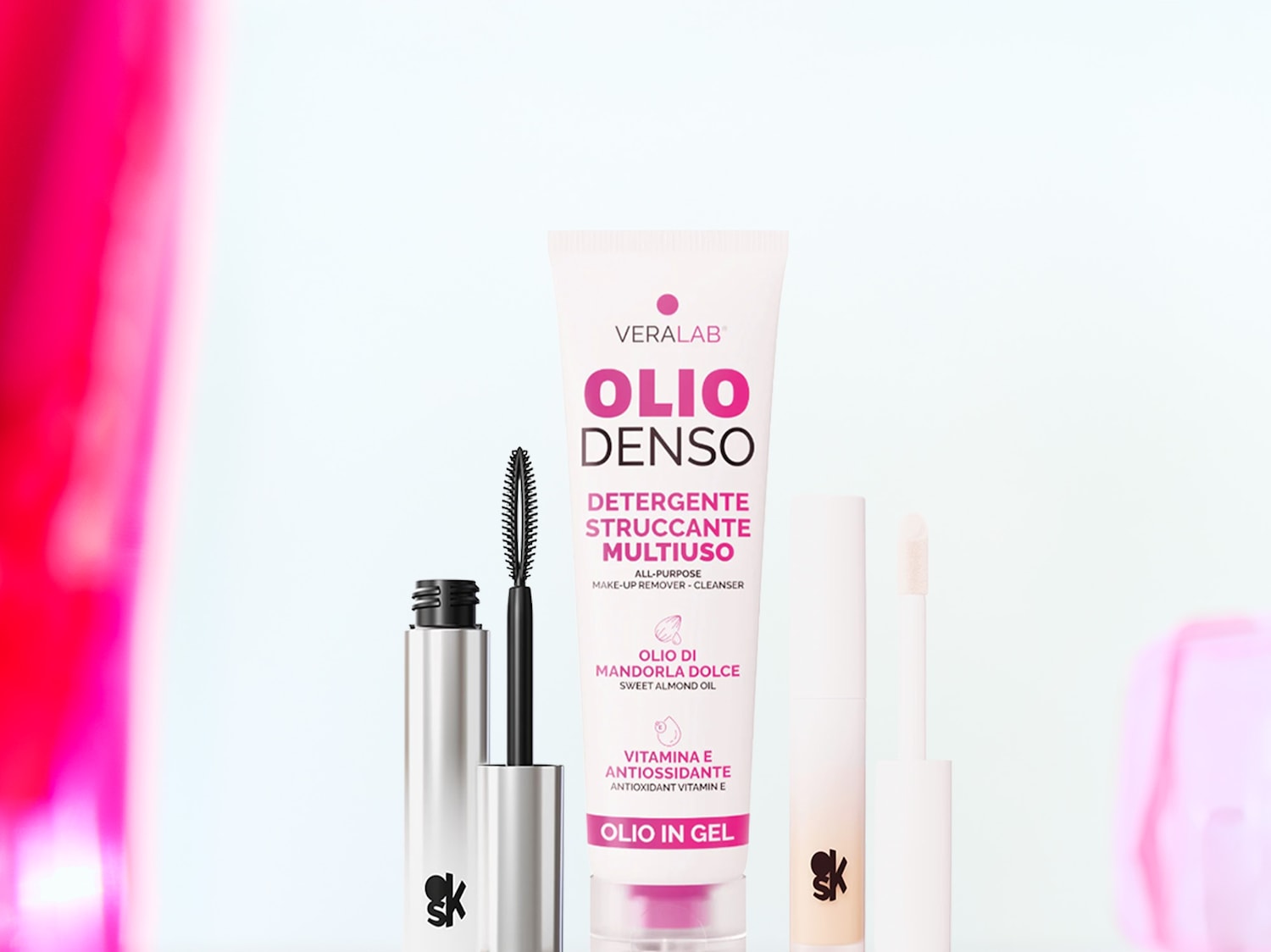 Ecco il detergente struccante multiuso Verlab Olio Denso, arricchito con olio di mandorle dolci e vitamina E, ideale per rimuovere il make-up e detergere la pelle in un solo gesto.