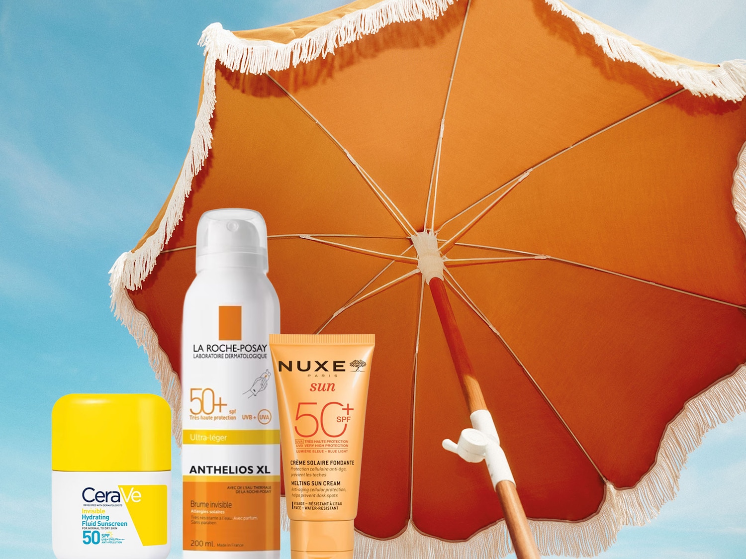 Sotto un ombrellone arancione, scopri la protezione solare di CeraVe, La Roche-Posay e Nuxe, con SPF 50+ per una difesa completa dai raggi UVB e UVA.