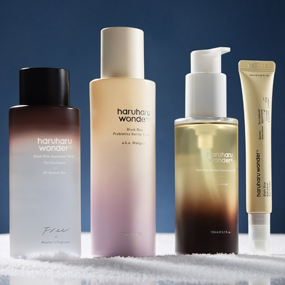 Scopri la linea Haruharu Wonder con tonico all'acido ialuronico di riso nero, essenza probiotica, olio detergente idratante e crema occhi al bakuchiol per una skincare completa.