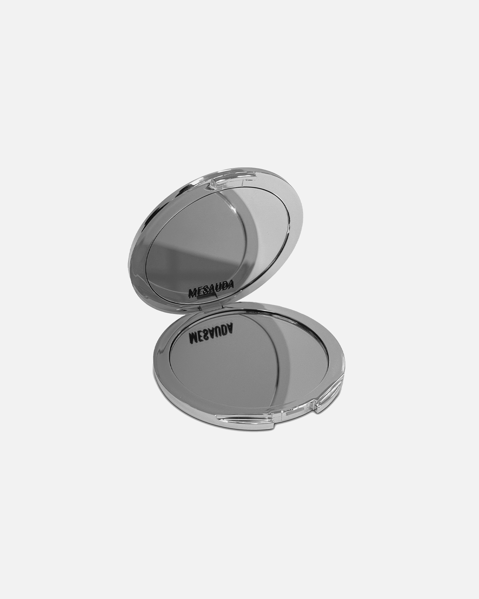 Specchietto in omaggio all'acquisto di 29€ di prodotti labbra Mesauda. Esclusi i prodotti Douglas Partner.